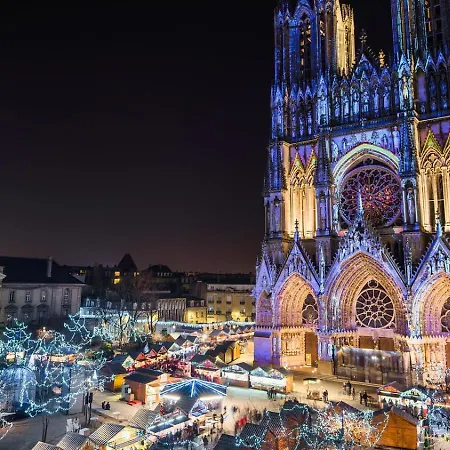 Confort Et Vue A Deux Pas Du Centre Apartamento Reims